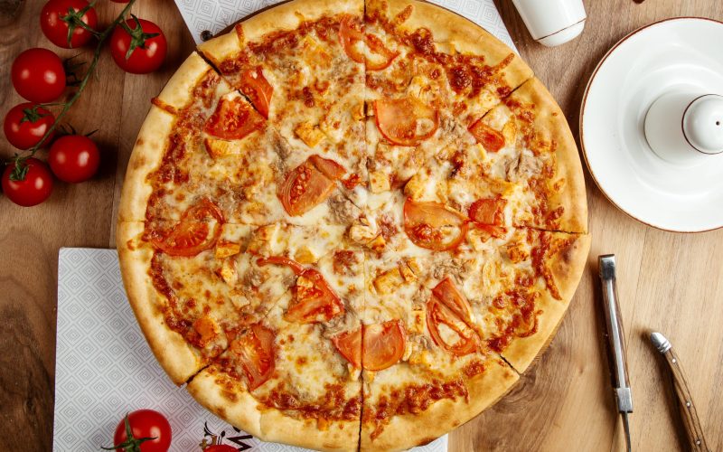 chicken pizza  tomato  cheese  top view